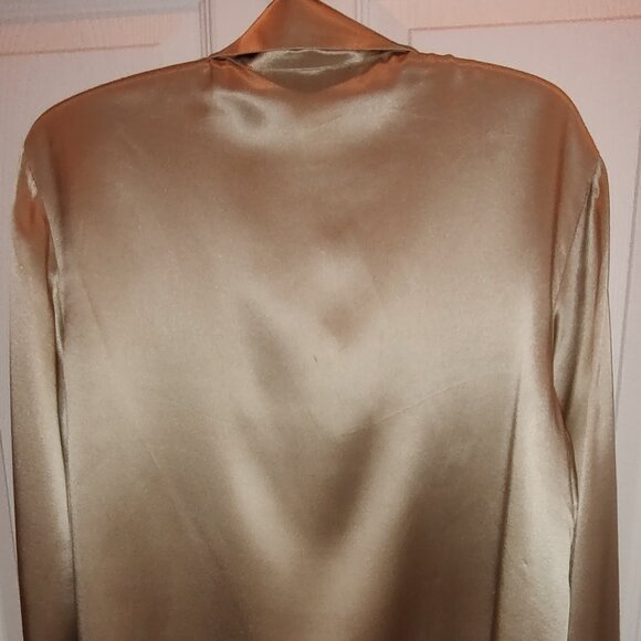 JONES NEW YORK 100% SILK BLOUSE LONG SLEEVES SHIRT TAIL HEM LGT TAUPE NWT SZ 10 - Picture 2 of 7